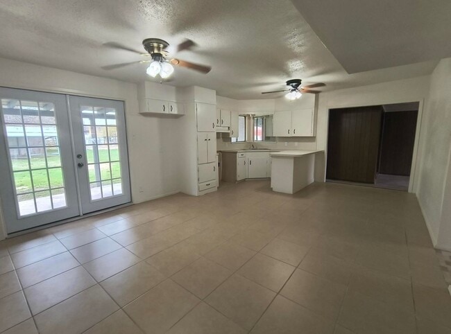 2402 Greenwood St in San Angelo, TX - Building Photo - Building Photo