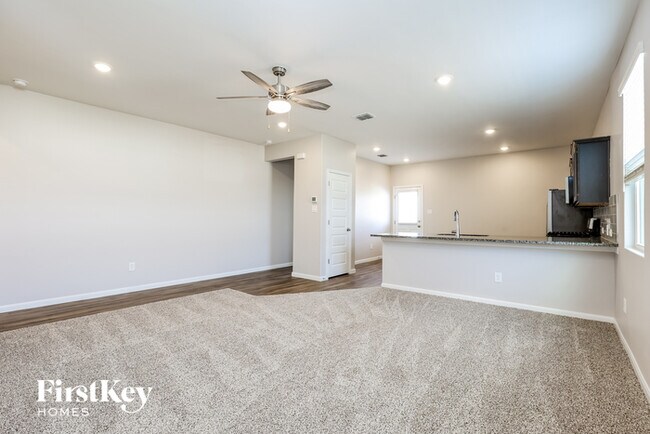 3927 Ivy Path in Converse, TX - Building Photo - Building Photo