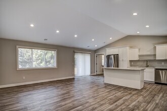 1543 Charleston Dr in New Richmond, WI - Building Photo - Building Photo