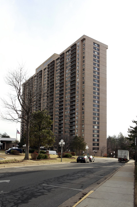 Skyline Plaza in Falls Church, VA - Building Photo