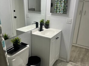 7414 San Carlos Dr in Port Richey, FL - Foto de edificio - Building Photo