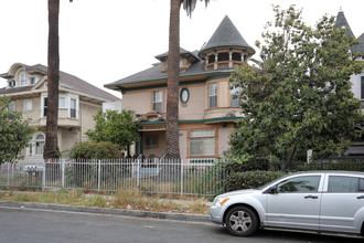 1032 S Bonnie Brae St in Los Angeles, CA - Building Photo - Building Photo