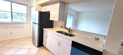 150 NW 96th Ave, Unit 9210 in Pembroke Pines, FL - Foto de edificio - Building Photo