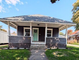 307 5th Ave E in Oskaloosa, IA - Building Photo