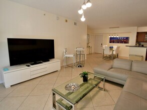 2017 S Ocean Dr in Hallandale Beach, FL - Building Photo - Building Photo