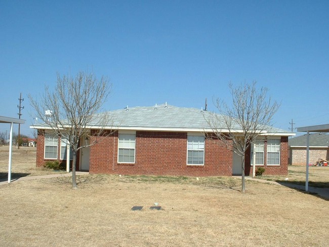 Bronte Duplexes in Bronte, TX - Foto de edificio - Building Photo