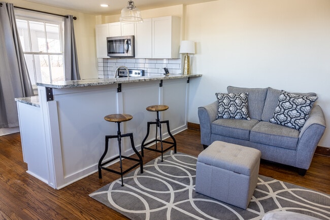 908 Honor Heights Dr, Unit 3