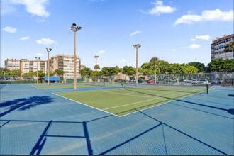 1200 Saint Charles Pl, Unit 1200 Saint Charles Place in Pembroke Pines, FL - Foto de edificio - Building Photo