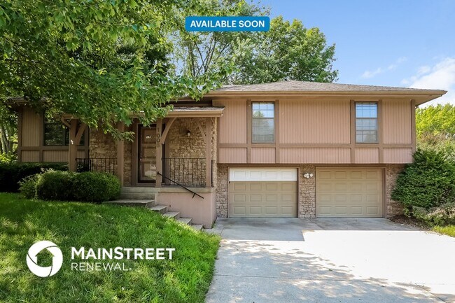 property at 1008 SW Pinto Ln