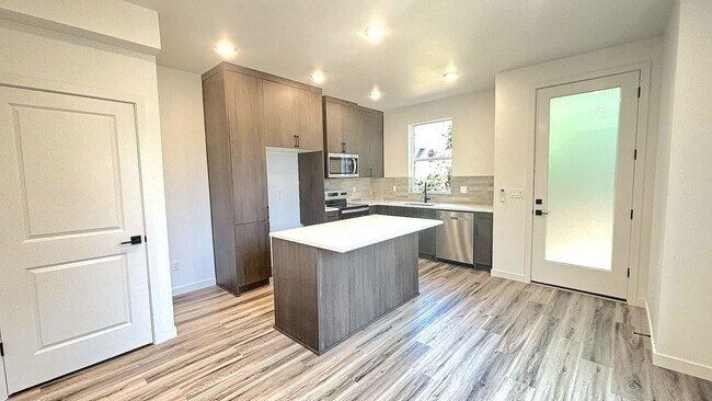 2909 N Russet St in Portland, OR - Building Photo - Building Photo