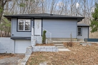 620 Hemlock Dr in Newton, NJ - Building Photo - Building Photo