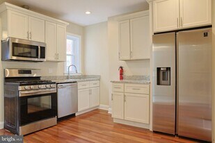 1404 S 2nd St in Philadelphia, PA - Building Photo