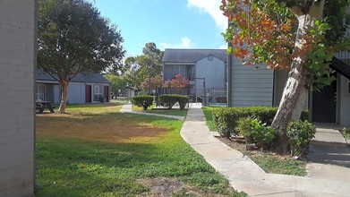 La Providencia Apartments in San Antonio, TX - Building Photo - Building Photo