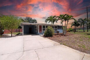 7401 13th Ave N in St. Petersburg, FL - Building Photo