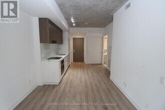 161 Roehampton Ave in Toronto, ON - Building Photo - Building Photo