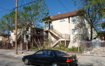 Whitsett Estates in North Hollywood, CA - Building Photo - Building Photo