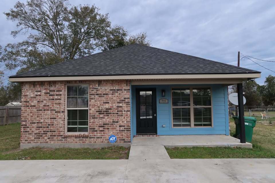 715 Topsy Rd in Lake Charles, LA - Building Photo