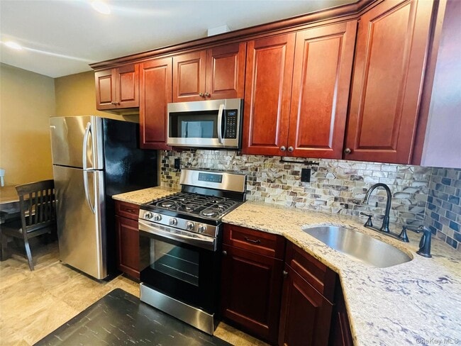 47-32 39th St in Queens, NY - Building Photo - Building Photo