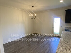 103 Tenor St in Youngsville, LA - Foto de edificio - Building Photo