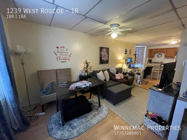 1239 W Roscoe St in Chicago, IL - Building Photo - Building Photo