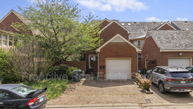 1345 Llewellyn Ave in Norfolk, VA - Foto de edificio - Building Photo