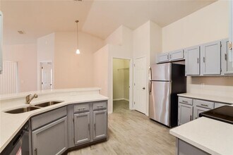 1308 Whitewood Way in Clermont, FL - Building Photo - Building Photo