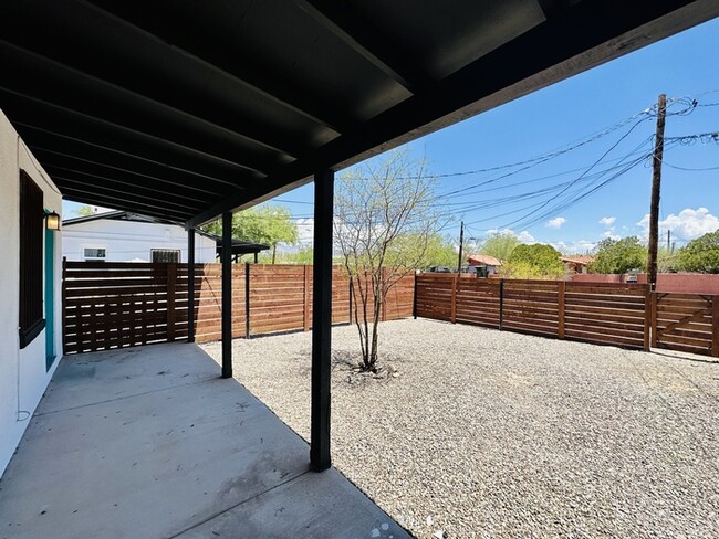 141 N Santa Rita Ave in Tucson, AZ - Building Photo - Building Photo