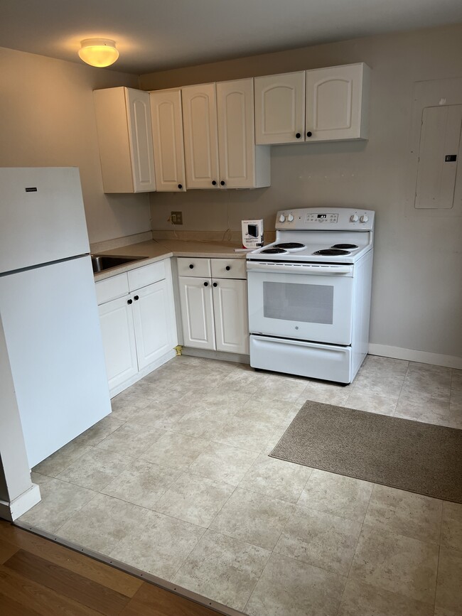 313 Main St, Unit Apt 2 in Marlborough, NH - Building Photo - Building Photo
