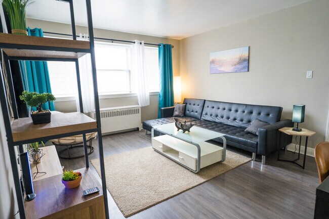 1011 Adelaide St N in London, ON - Building Photo - Building Photo