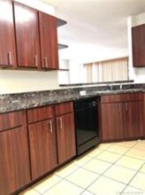 3469 NW 44th St, Unit 104 in Lauderdale Lakes, FL - Building Photo - Building Photo