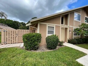 121 Maplecrest Cir in Jupiter, FL - Building Photo - Building Photo