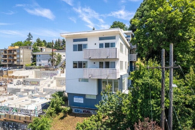 Bertona Steps in Seattle, WA - Foto de edificio - Building Photo