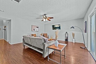 7900 Rosenberry Dr in Austin, TX - Building Photo