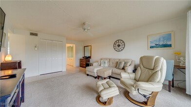 6777 Winkler Rd in Ft. Myers, FL - Building Photo - Building Photo