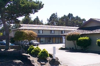 Timber Apartments in Florence, OR - Building Photo - Building Photo