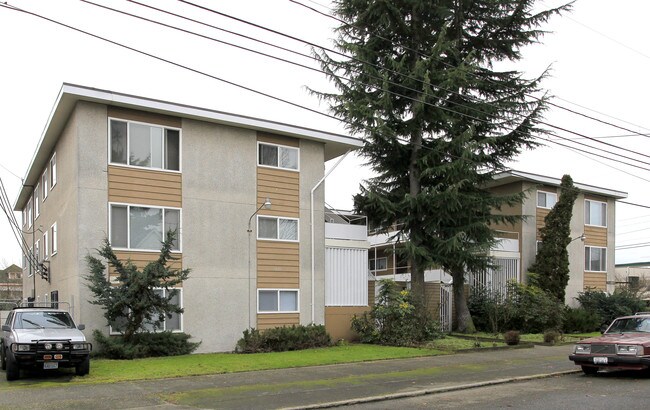 Sylvan Court in Seattle, WA - Building Photo - Building Photo