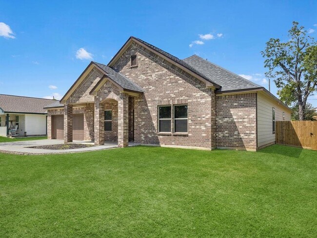 517 N 4th St in La Porte, TX - Foto de edificio - Building Photo