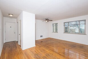 Villa Wynanda in Denver, CO - Building Photo