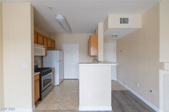 7127 S Durango Dr in Las Vegas, NV - Building Photo - Building Photo