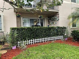 5025 Wiles Rd in Coconut Creek, FL - Building Photo