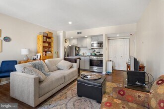 2137 Spruce St in Philadelphia, PA - Building Photo - Building Photo