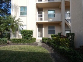 8735 Olde Hickory Ave in Sarasota, FL - Building Photo