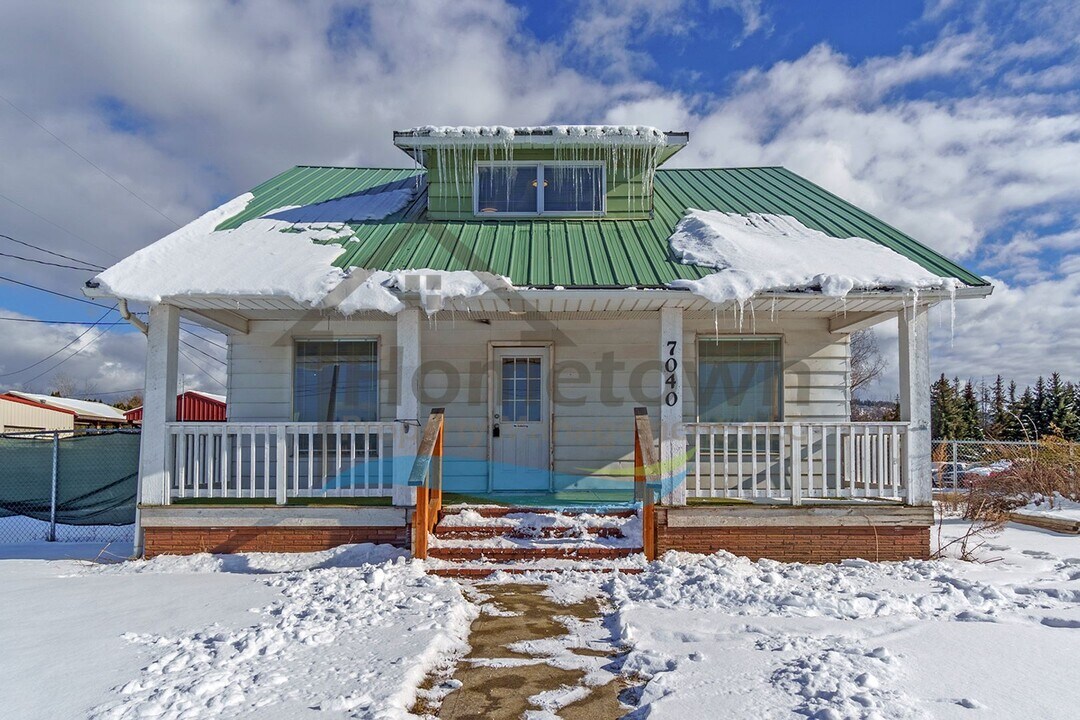 7040 N Government Wy in Dalton Gardens, ID - Building Photo