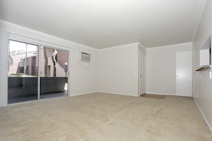 Sofi Laguna Hills in Laguna Hills, CA - Building Photo