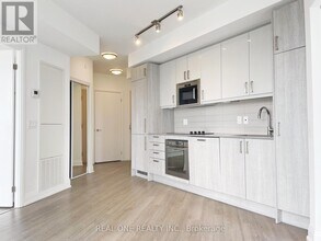 77 Mutual St in Toronto, ON - Building Photo - Building Photo