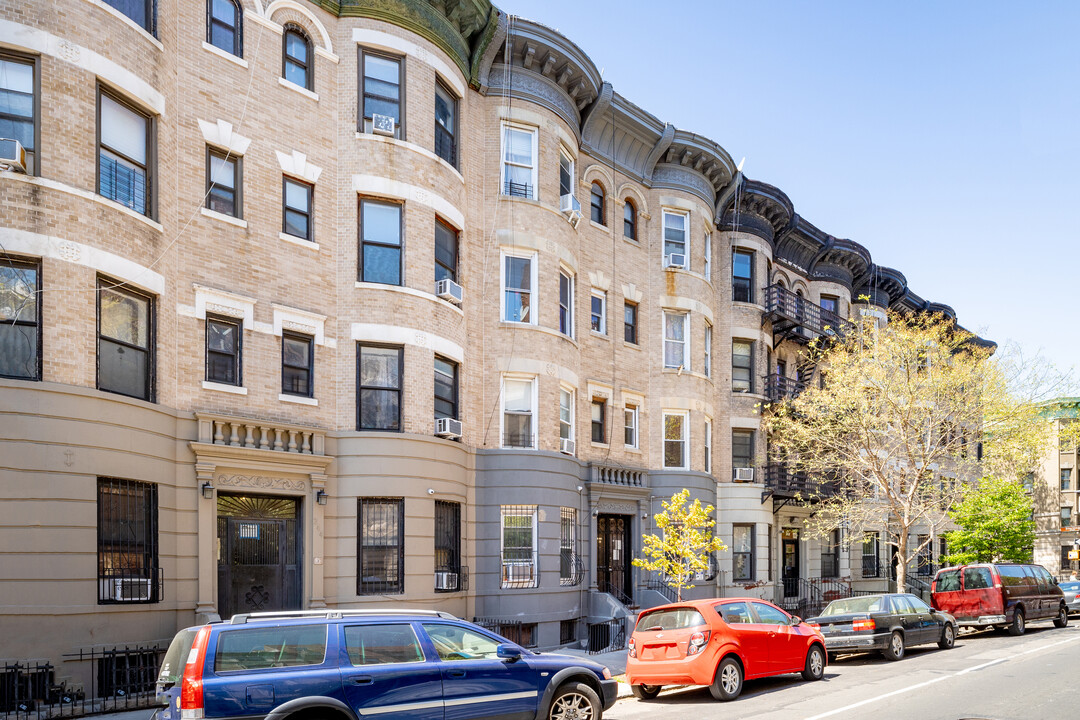 242 New York Avenue in Brooklyn, NY - Foto de edificio