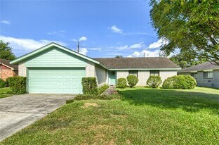 22118 Meadowhill Dr in Spring, TX - Building Photo