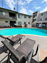 Chateau Laurel Apartments in North Hollywood, CA - Building Photo - Building Photo