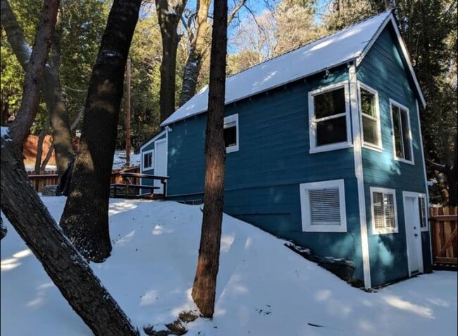 783 N Village Ln in Crestline, CA - Building Photo - Building Photo