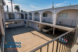 4902 W Adams Blvd in Los Angeles, CA - Building Photo - Building Photo
